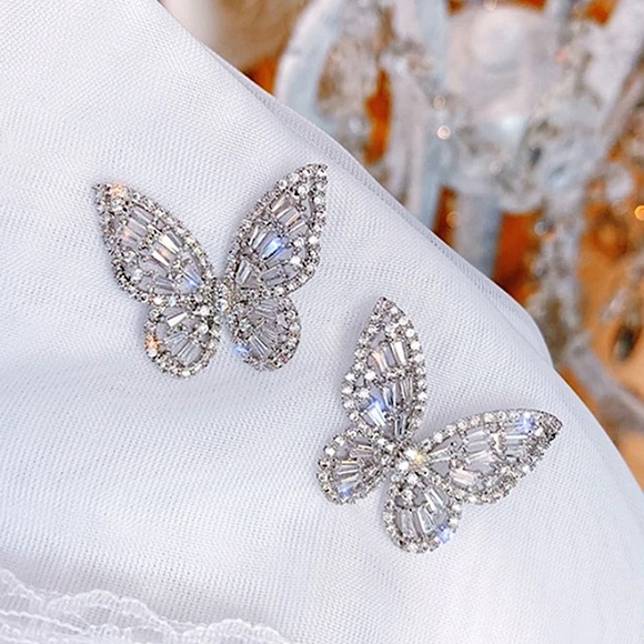 Sold out - Zircon Butterfly Stud Earrings - Picture 4 of 4